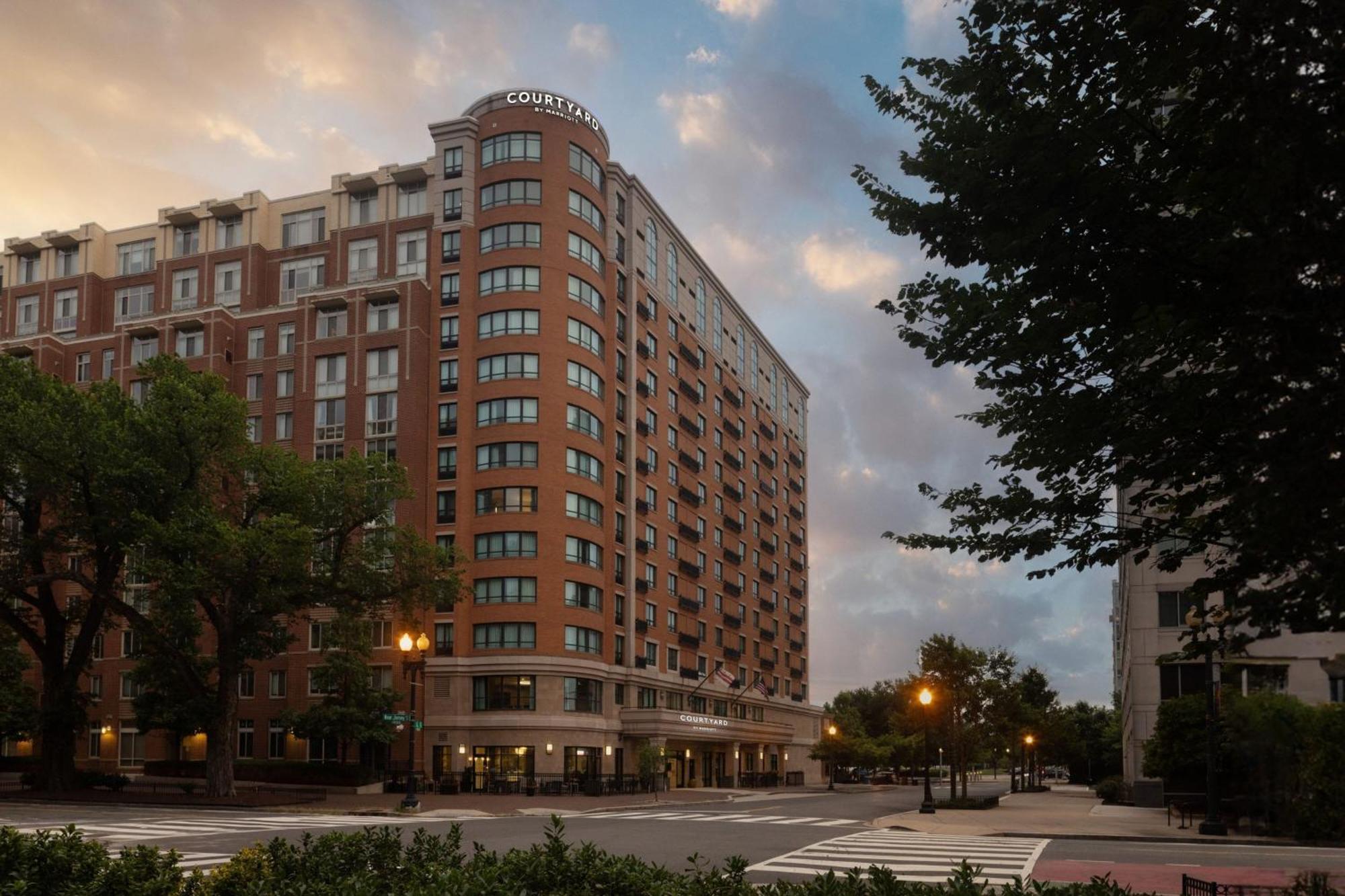 Courtyard By Marriott Washington Capitol Hill/Navy Yard Hotel Exterior photo